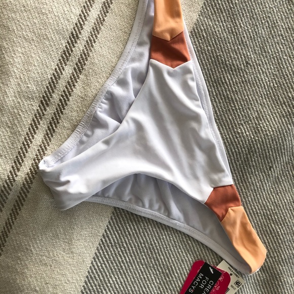 Hula Honey White, Peach bikini bottom - Picture 6 of 6